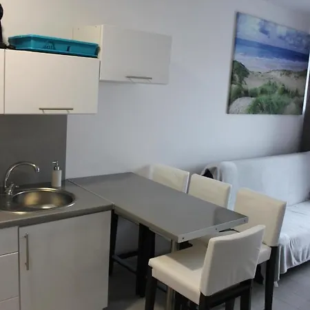 Bursztynek Z Miejscem Postojowym كولوبرزيغ