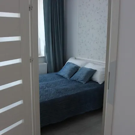 Bursztynek Z Miejscem Postojowym *