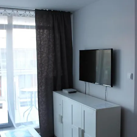 Bursztynek Z Miejscem Postojowym *