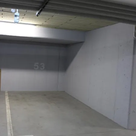 Bursztynek Z Miejscem Postojowym