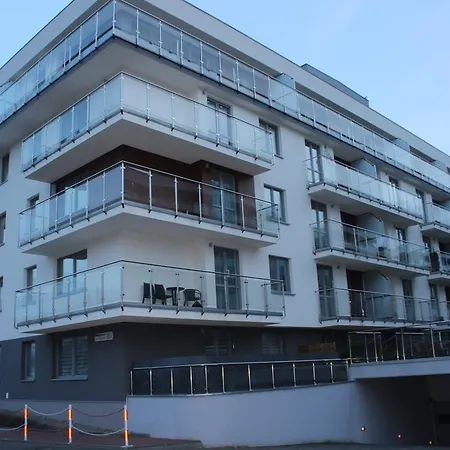 Bursztynek Z Miejscem Postojowym Kołobrzeg