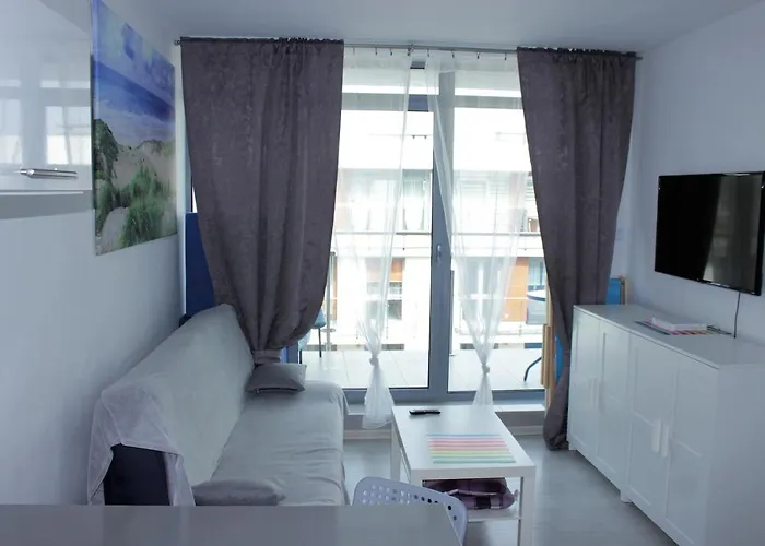 Bursztynek Z Miejscem Postojowym *