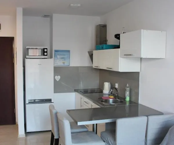 Bursztynek Z Miejscem Postojowym