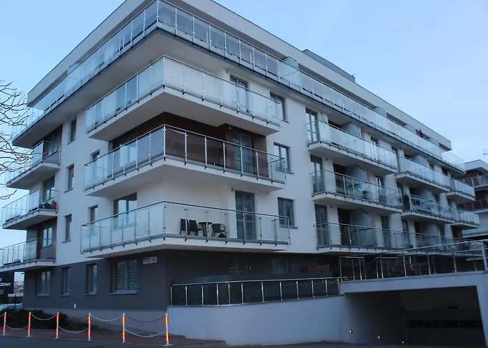 Bursztynek Z Miejscem Postojowym Kolobrzeg