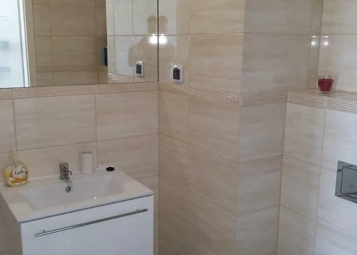 Bursztynek Z Miejscem Postojowym Kolobrzeg